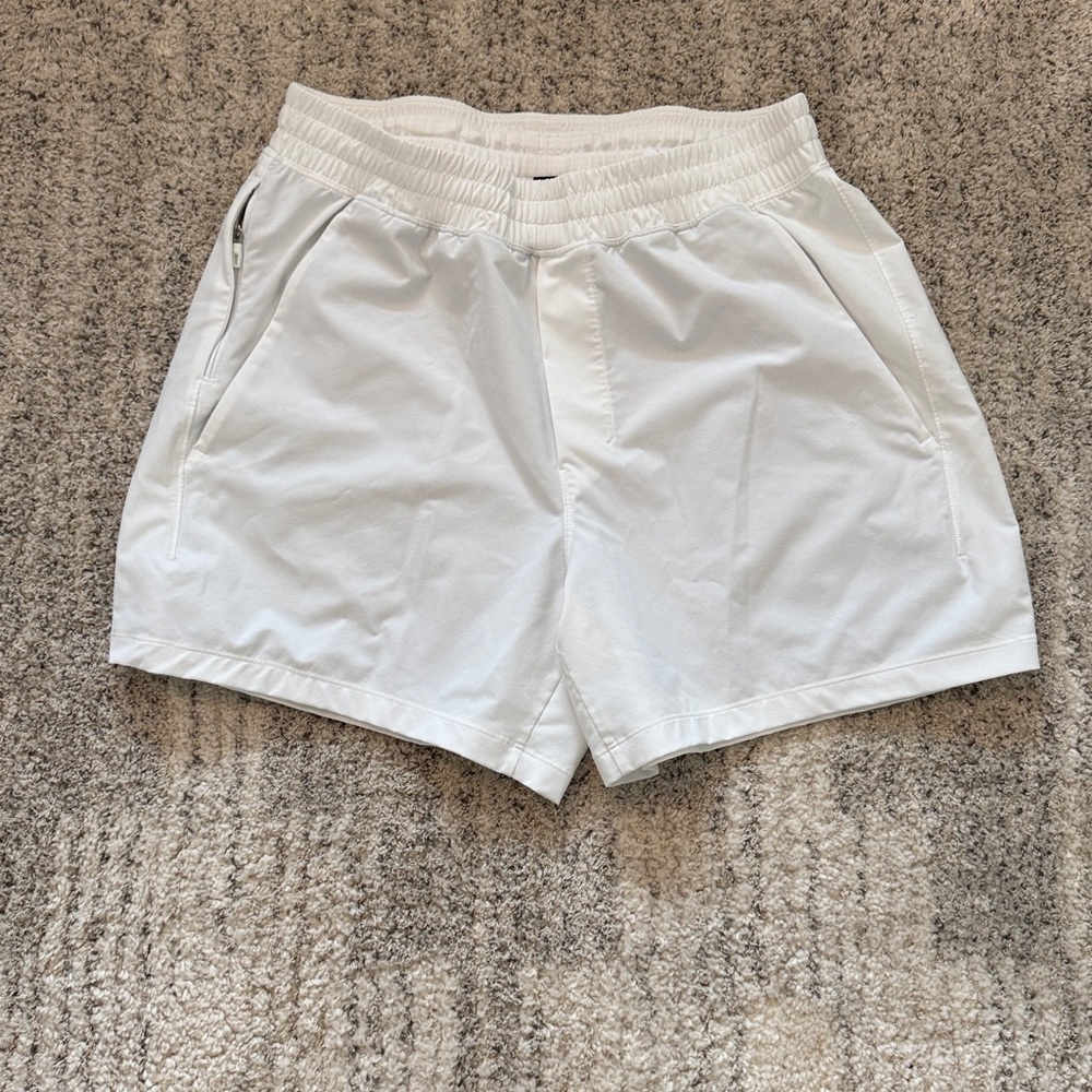 Lululemon Pace Breaker Shorts 5”in